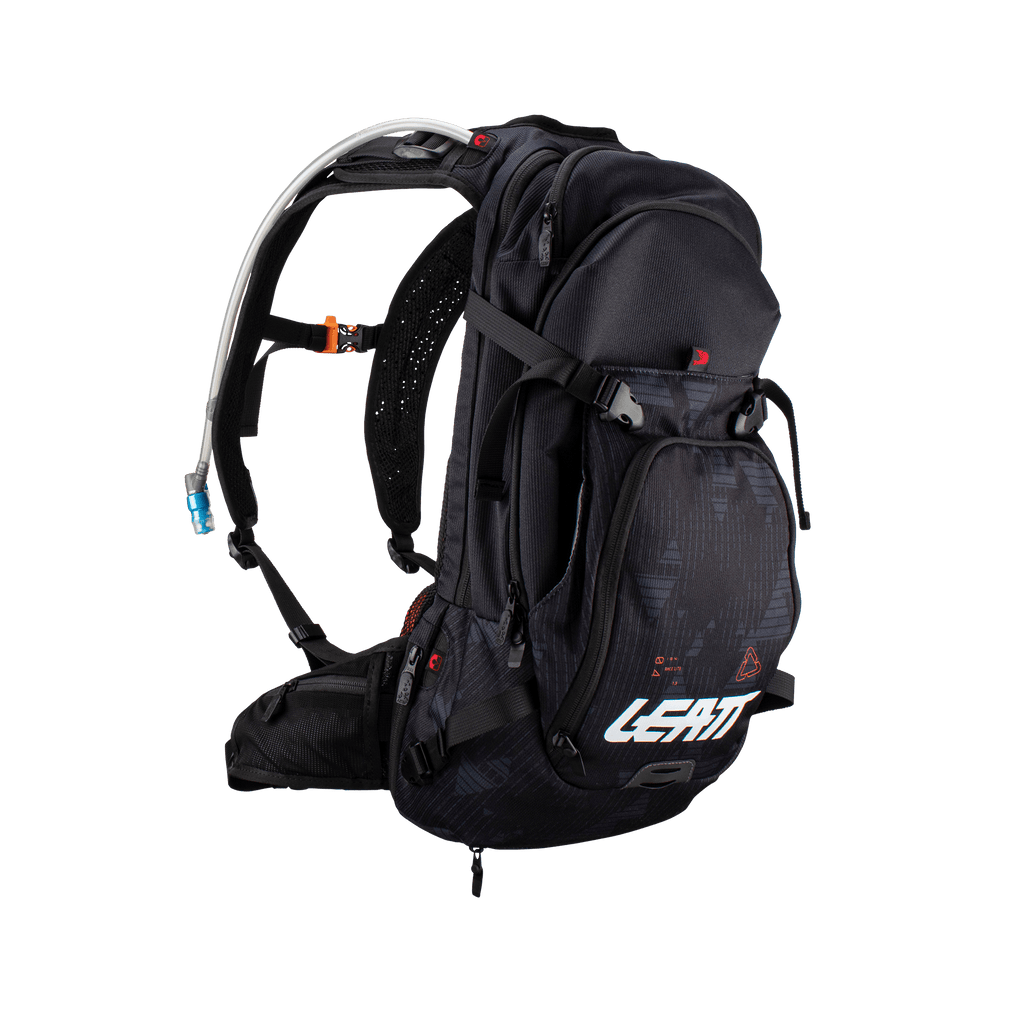 leatt_hydration_moto_1.